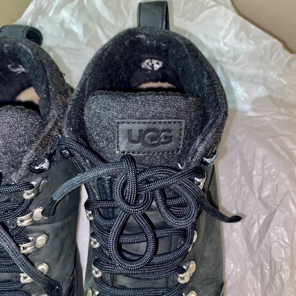 UGG MENS US 7 UK 6 OLIVERT BLACK WATERPROOF LEATHER WOOL HIKER SNOW BOOTS WINTER - Picture 3 of 9